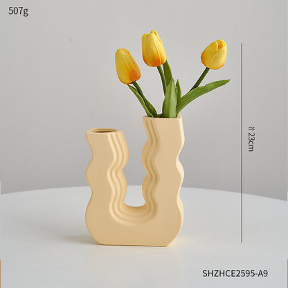 “U” - Vase